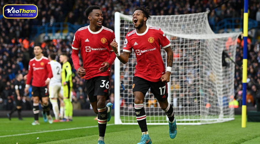 Marcus Rashford ăn mừng bàn thắng ấn định tỷ số 2-0 tại Elland Road hồi tháng 2/2026.